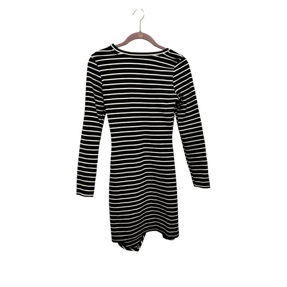🍒 2/$20 🍒Black & White Striped Bodycon Long Sleeve Dress Rounded Neckline Sz S - Picture 5 of 7